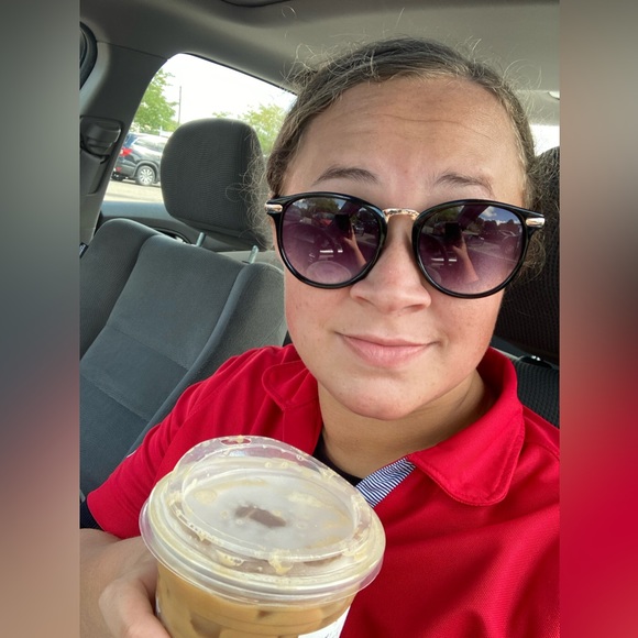 Meet your Posher, Cassie - Picture 3 of 10